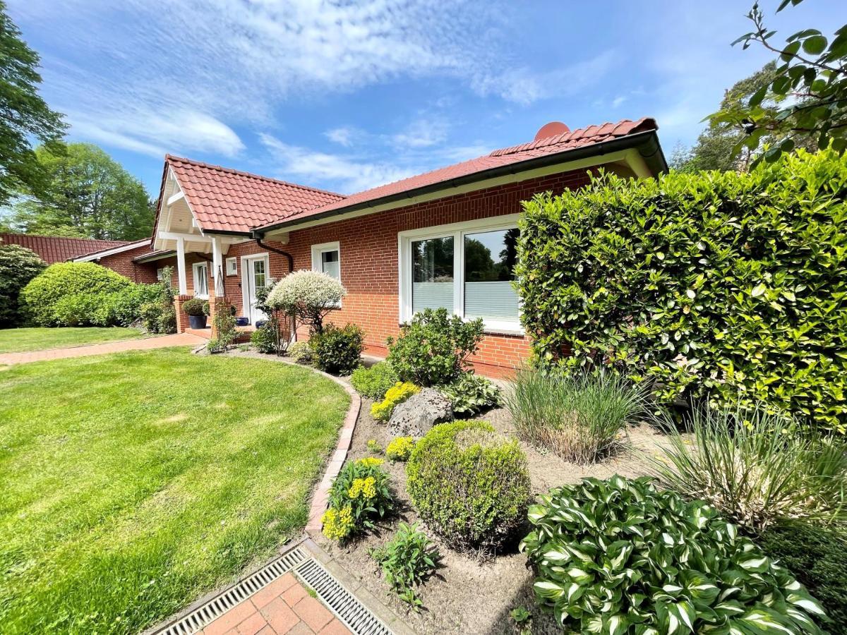 Landhaus Am Wald Mit Garten Mit 1 Schlafnische Und 1 Schlafzimmer Aurich Exterior foto