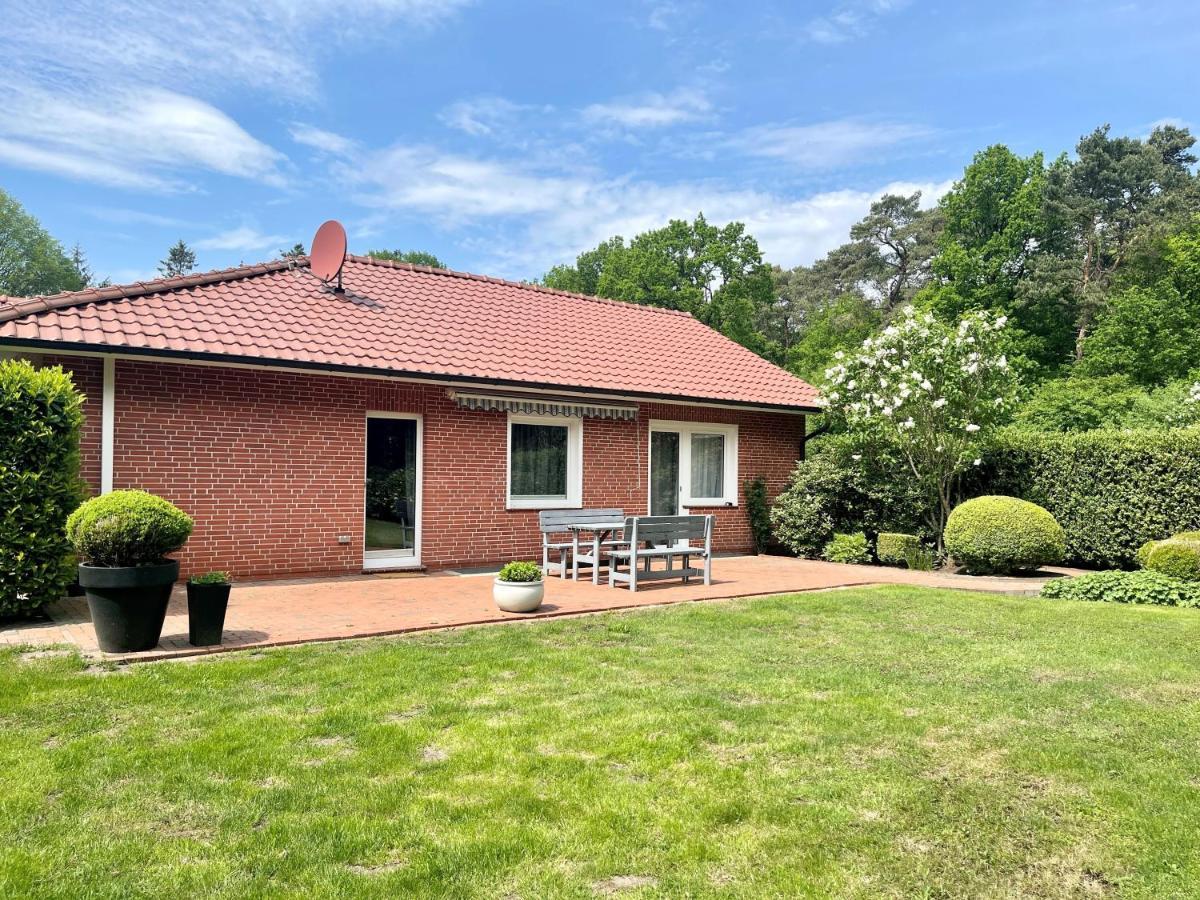 Landhaus Am Wald Mit Garten Mit 1 Schlafnische Und 1 Schlafzimmer Aurich Exterior foto