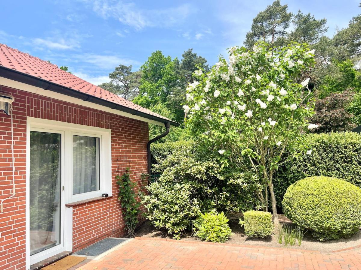 Landhaus Am Wald Mit Garten Mit 1 Schlafnische Und 1 Schlafzimmer Aurich Exterior foto