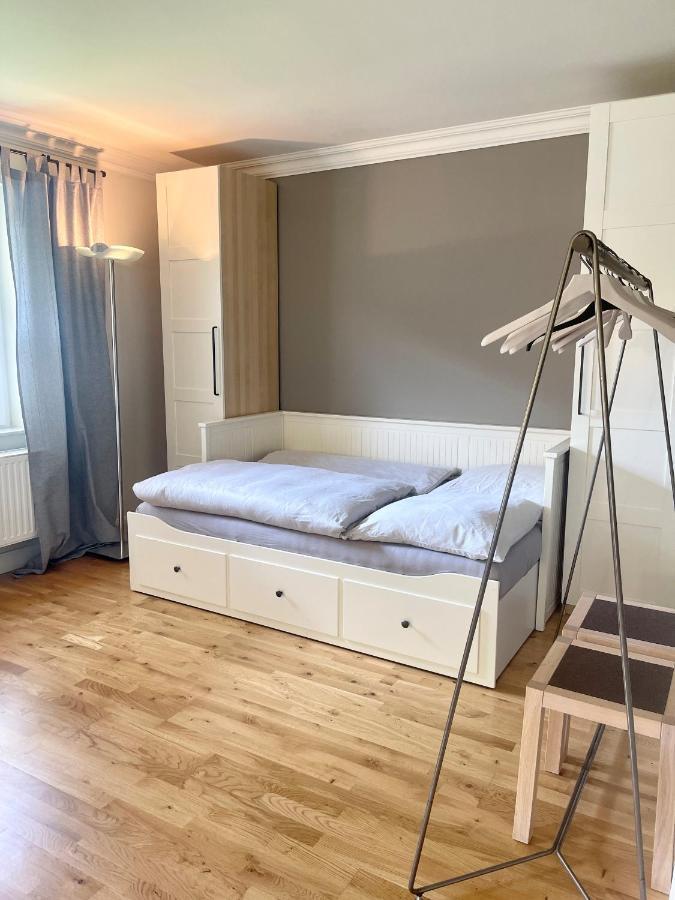 Landhaus Am Wald Mit Garten Mit 1 Schlafnische Und 1 Schlafzimmer Aurich Exterior foto