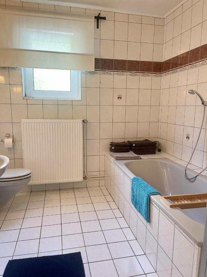 Landhaus Am Wald Mit Garten Mit 1 Schlafnische Und 1 Schlafzimmer Aurich Exterior foto