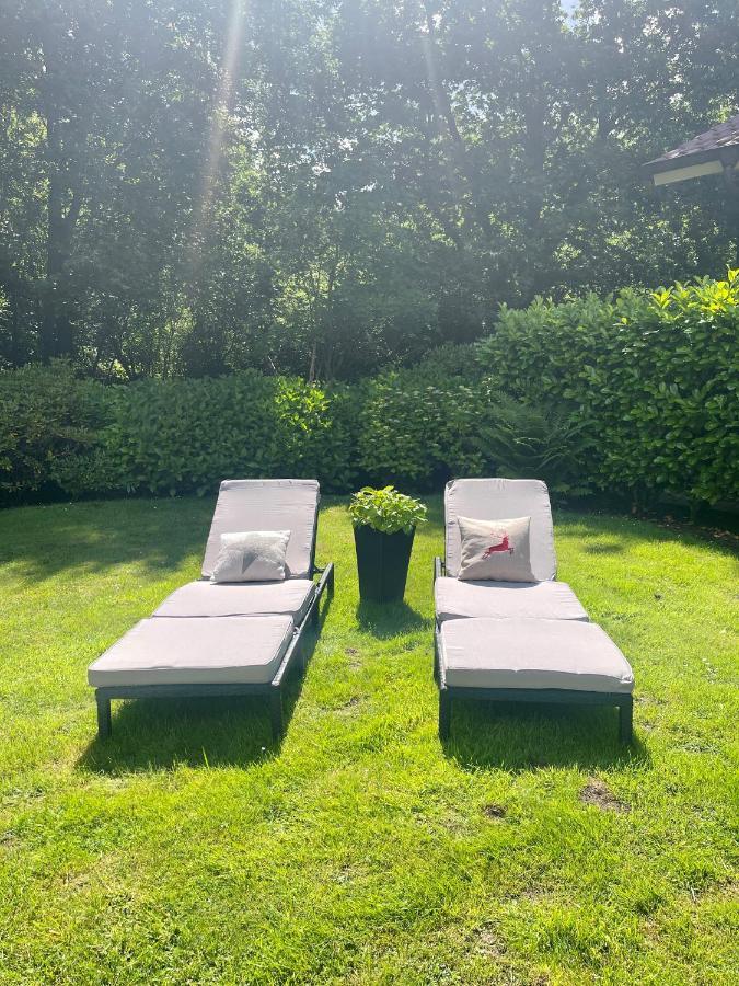 Landhaus Am Wald Mit Garten Mit 1 Schlafnische Und 1 Schlafzimmer Aurich Exterior foto
